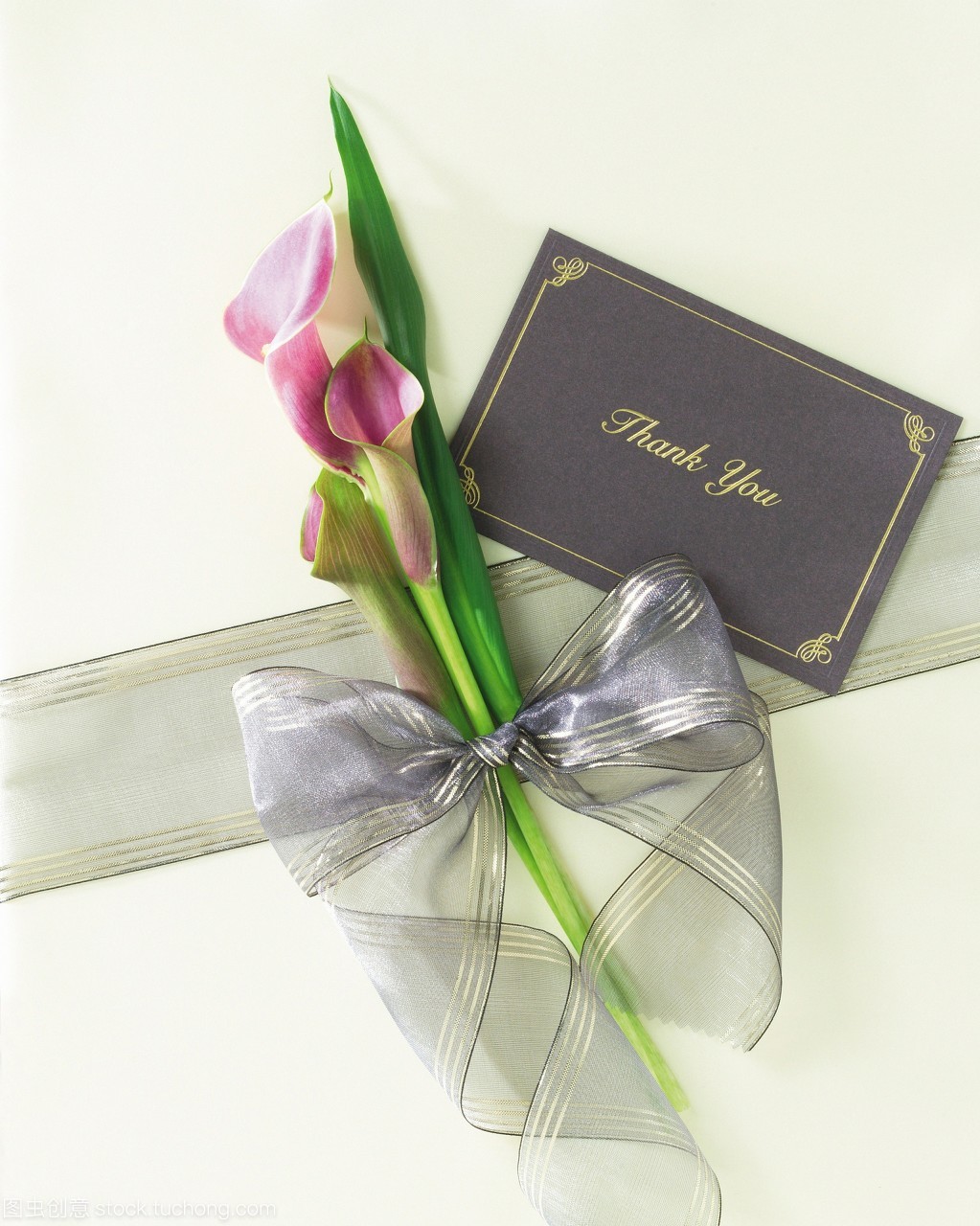 俯视的礼赞 用镜头捕捉礼物与花卉的诗意