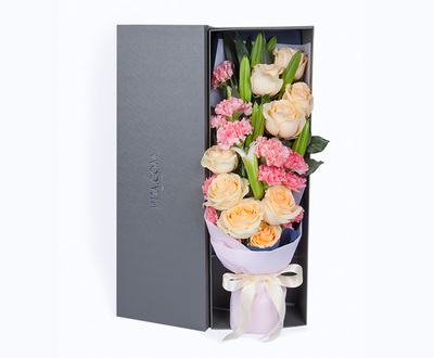 温馨七夕，香槟玫瑰与百合共谱爱之礼赞